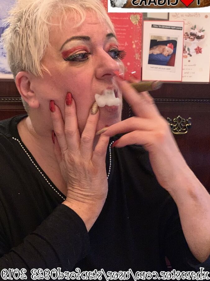 SMOKING XMAS DAY