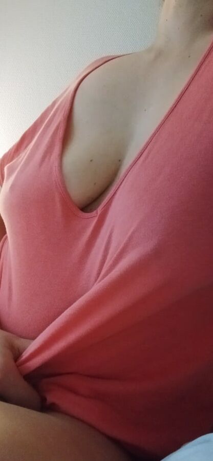 JoyTwoSex - Braless Pokies