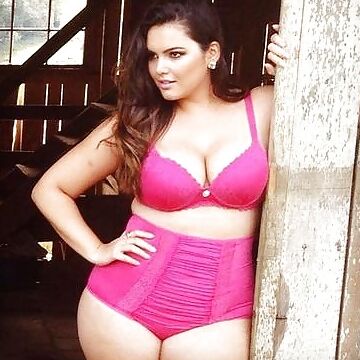 Sexy plus size model Erin Green
