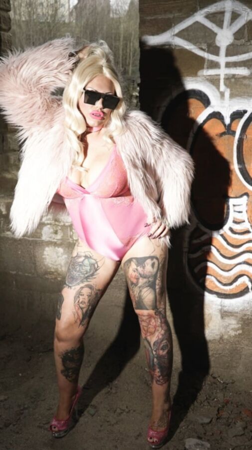 HOLLYWOOD WHORE