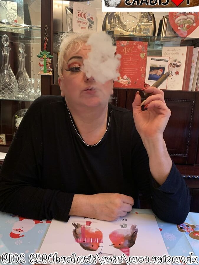 SMOKING XMAS DAY
