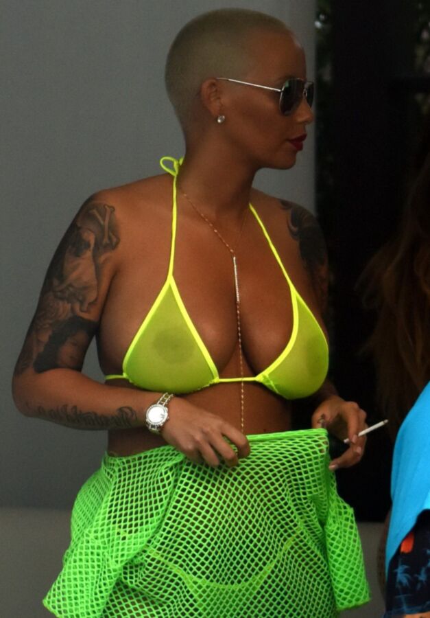 Amber Rose topless and pussy pics