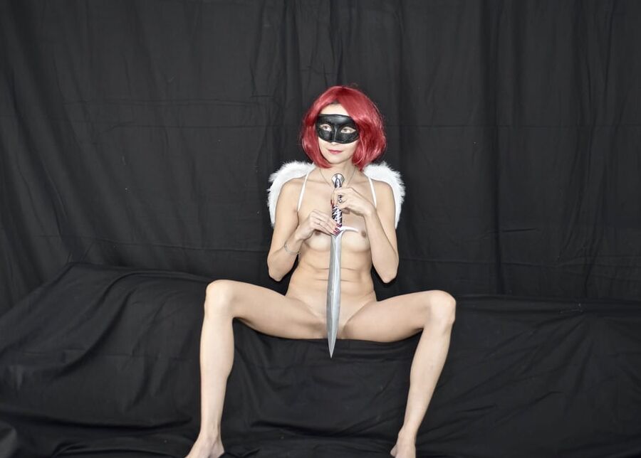 Maja Amateur wife: "Angel with sword"