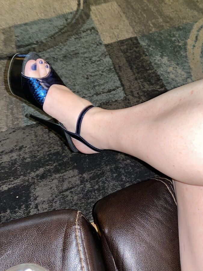 Sexy BBW wife in black