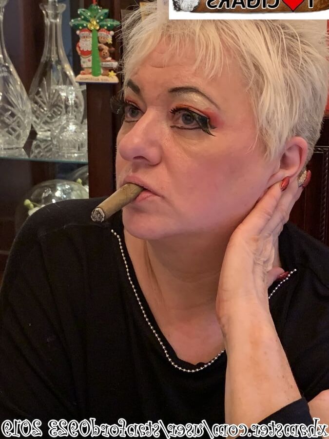 SMOKING XMAS DAY