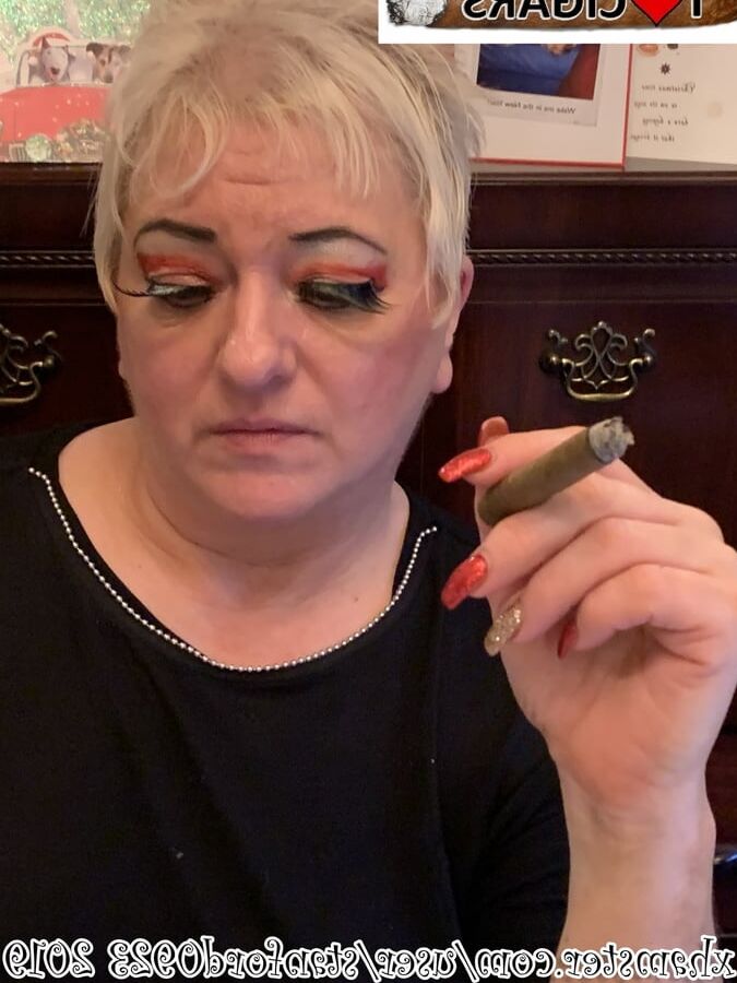 SMOKING XMAS DAY
