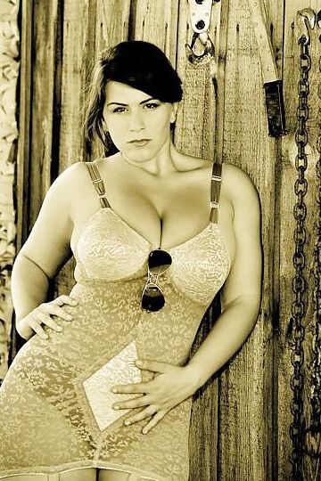 Sexy plus size model Erin Green