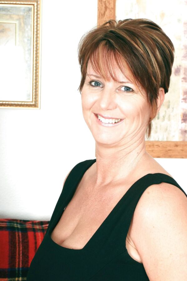Gorgeous milf Joy from OlderWomanFun