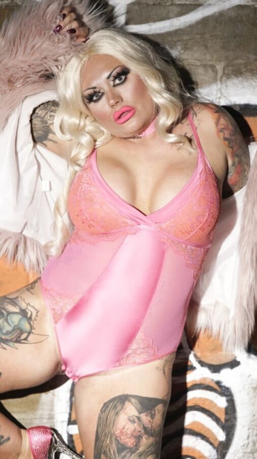 HOLLYWOOD WHORE