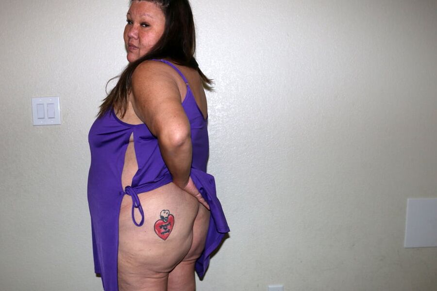 Hawaiian BBW Lingerie Modeling