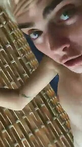 Cara Delevingne exposed her tits and ass