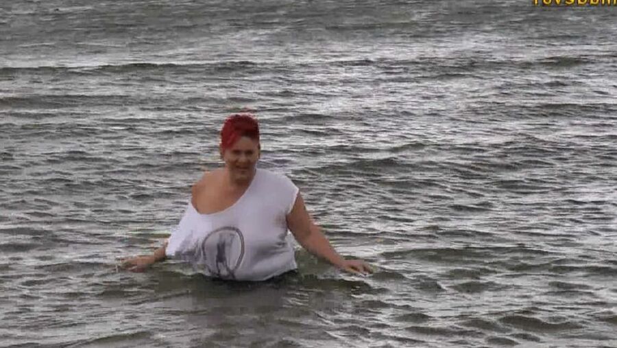 With RIPPED JEANS into the lake
