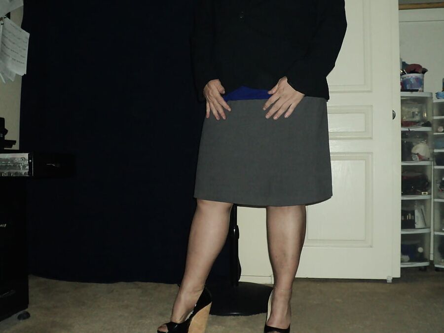 full fashioned stockings and outfits Cross-dresser feet