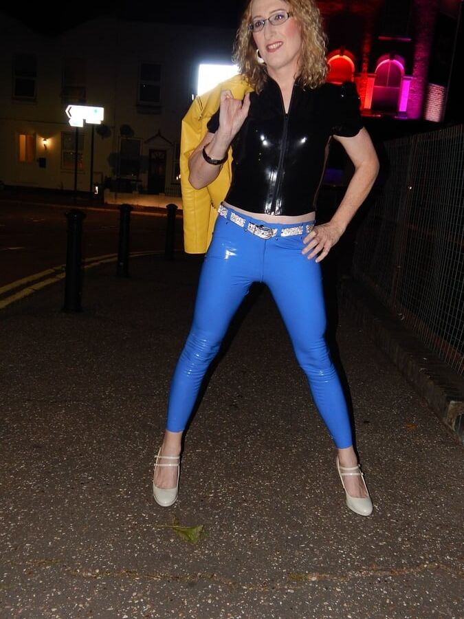 Latex Jeans and Top n the Pub