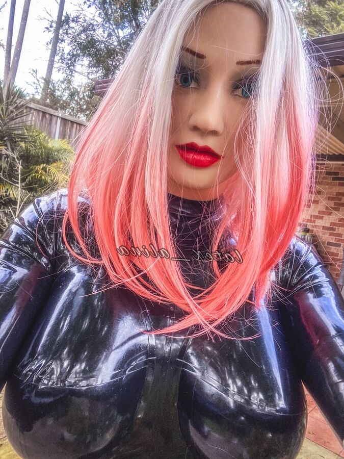 Queen of Latex Dolls