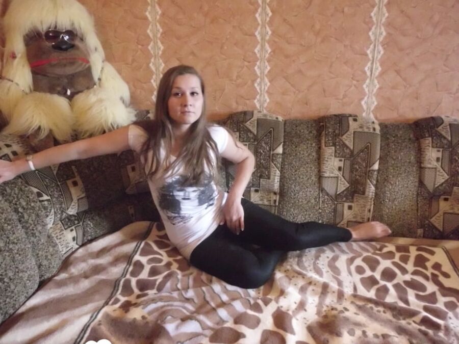 Smoking brunette girlfriend does some arrousing teasing
