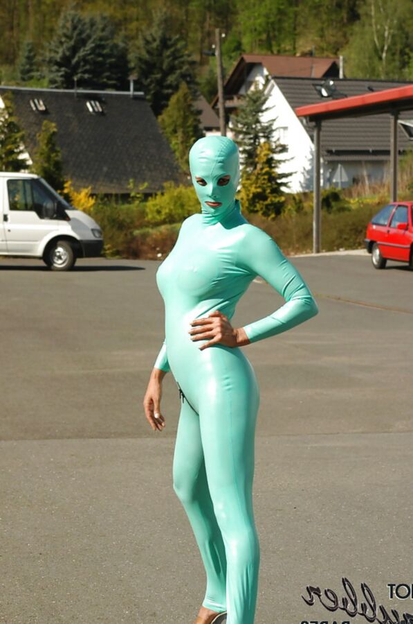 Hotrubberbabe Samantha in green latex