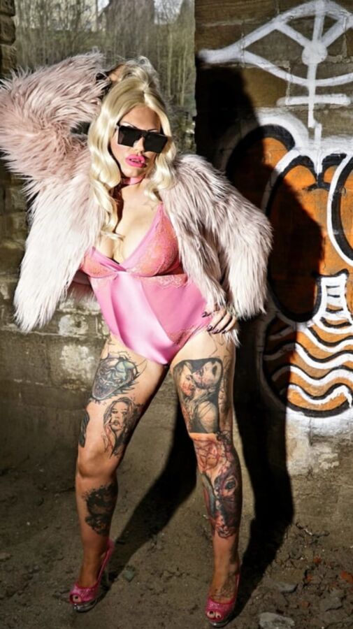 HOLLYWOOD WHORE