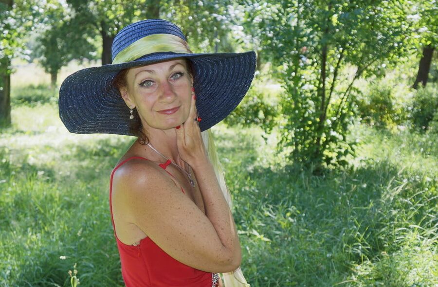Red dress - green garden