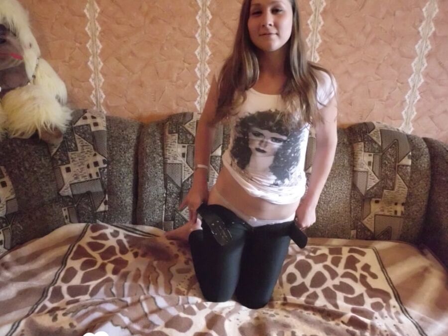Smoking brunette girlfriend does some arrousing teasing