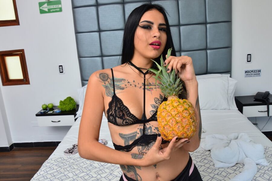 Melina Zapata Inked Latina Gets her Wet Pussy Stretched