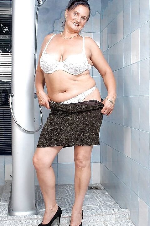 year old grandmother Petra from OlderWomanFun