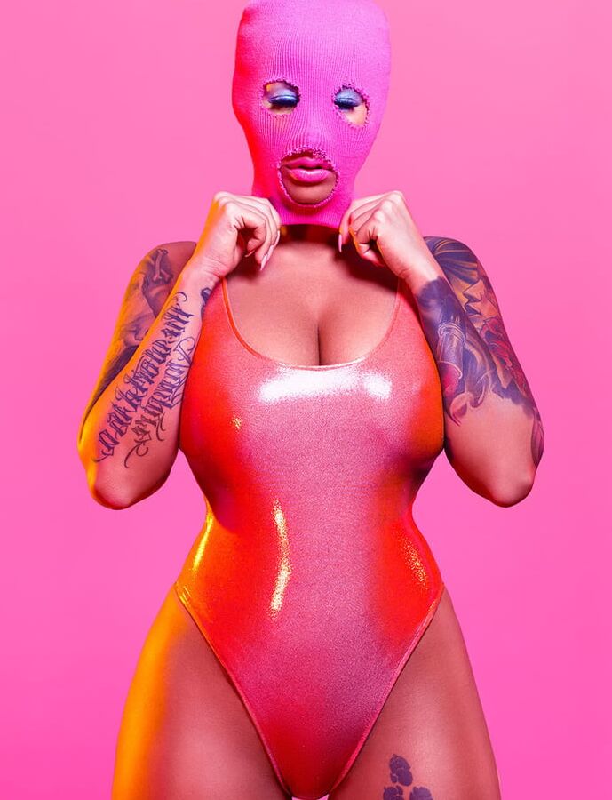 Amber Rose topless and pussy pics