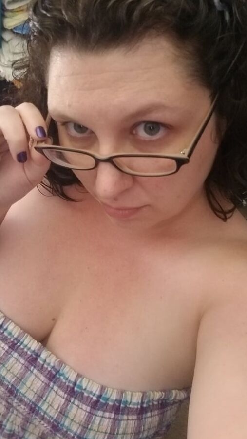 Frisky housewife mild teasing phots from the last few days..