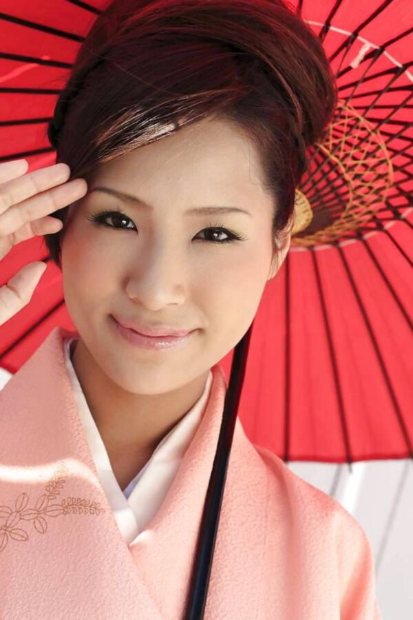 Akira Ichinose in kimono gets fucked