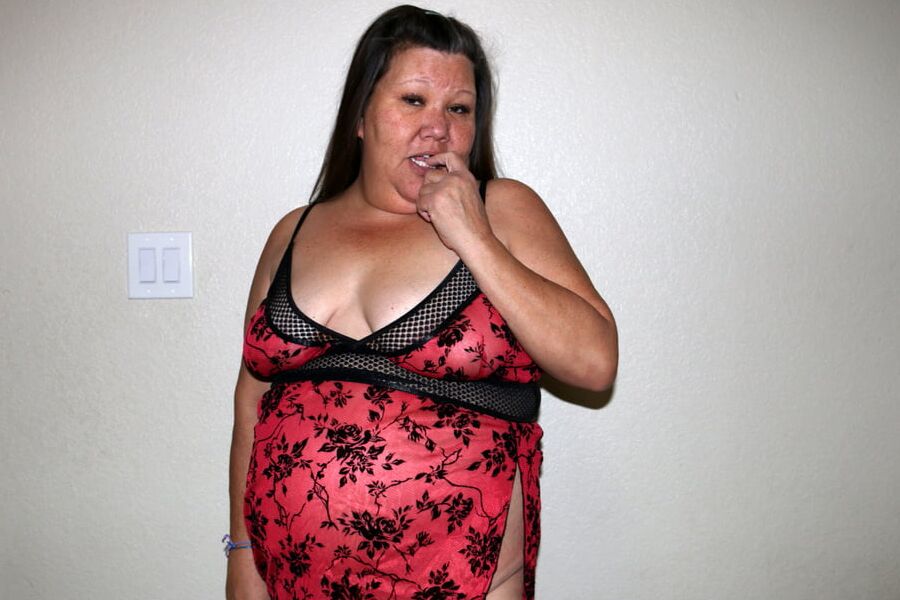 Hawaiian BBW Lingerie Modeling