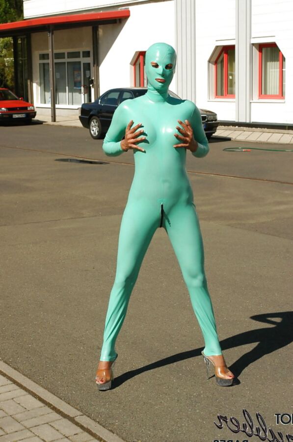 Hotrubberbabe Samantha in green latex