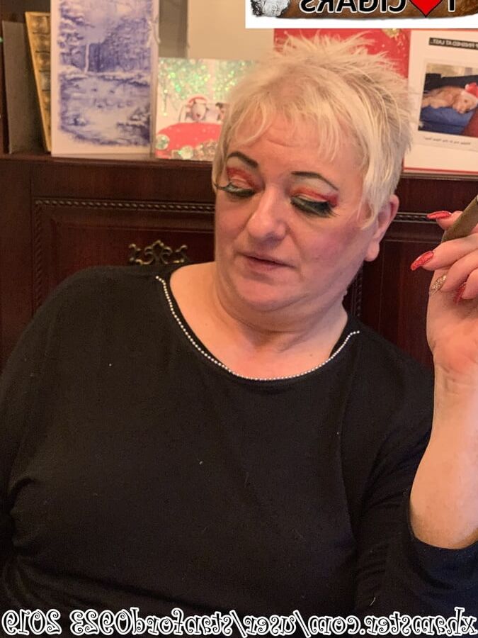 SMOKING XMAS DAY