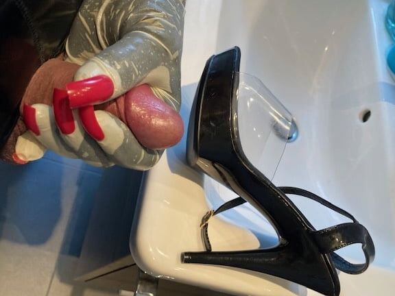 Long Nails Gloves and Transparent Sandals
