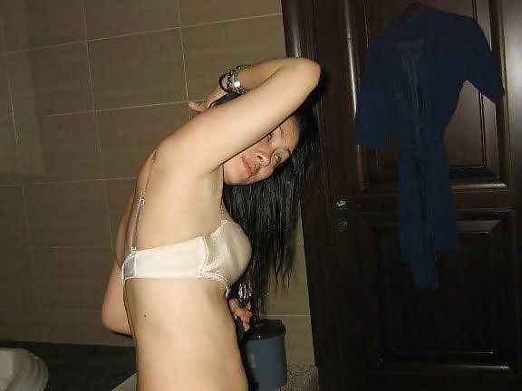 Chinese girlfriend shower and hard sex