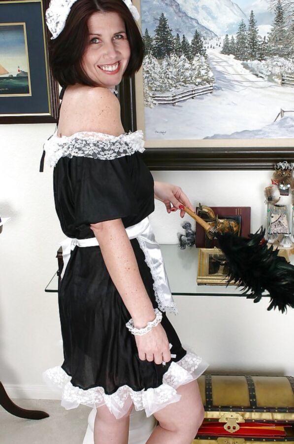 Over milf Leeann from OlderWomanFun