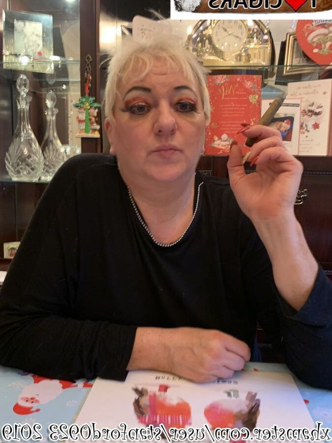 SMOKING XMAS DAY