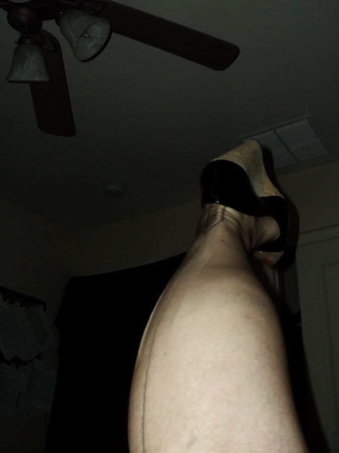 full fashioned stockings and outfits Cross-dresser feet