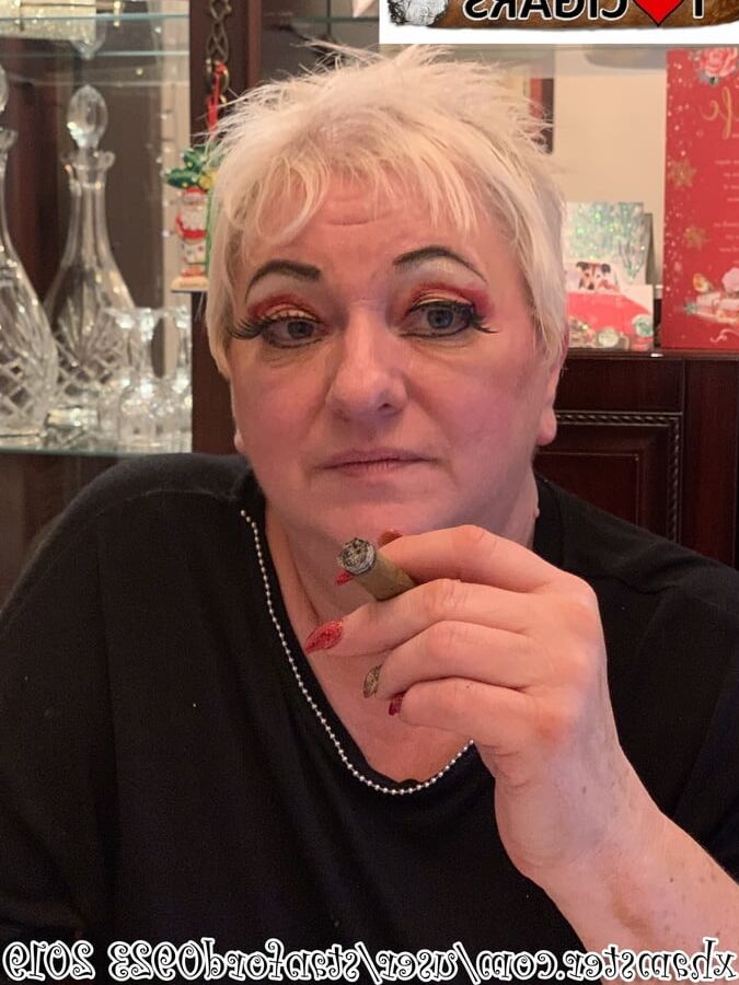 SMOKING XMAS DAY