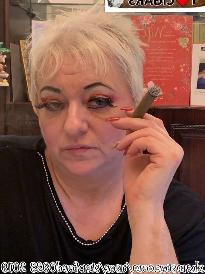 SMOKING XMAS DAY