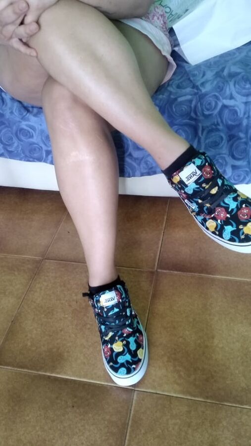 bbw milf feet and legs showing
