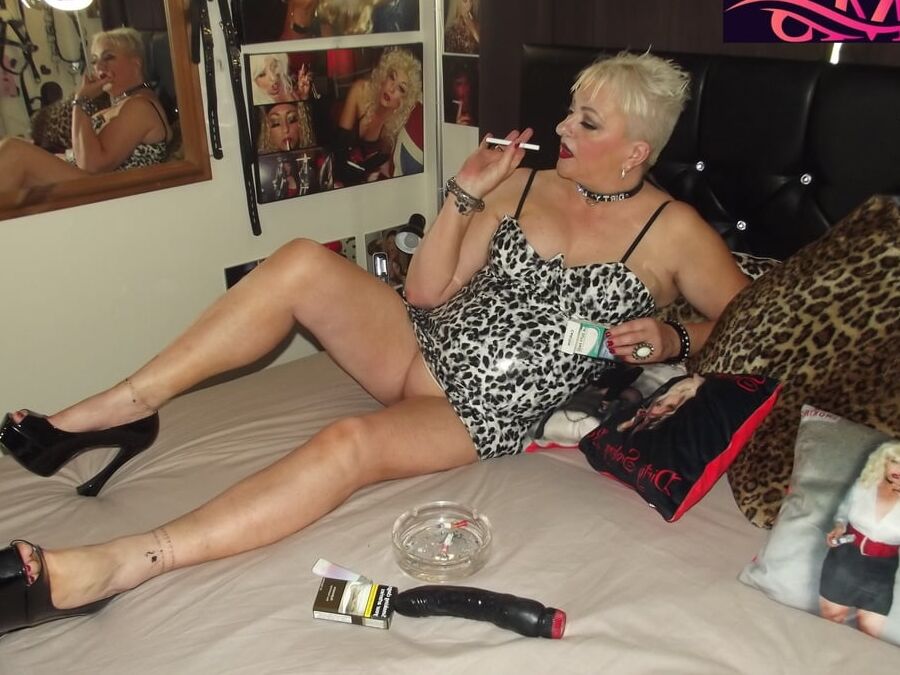 WHORE DILDO FUN