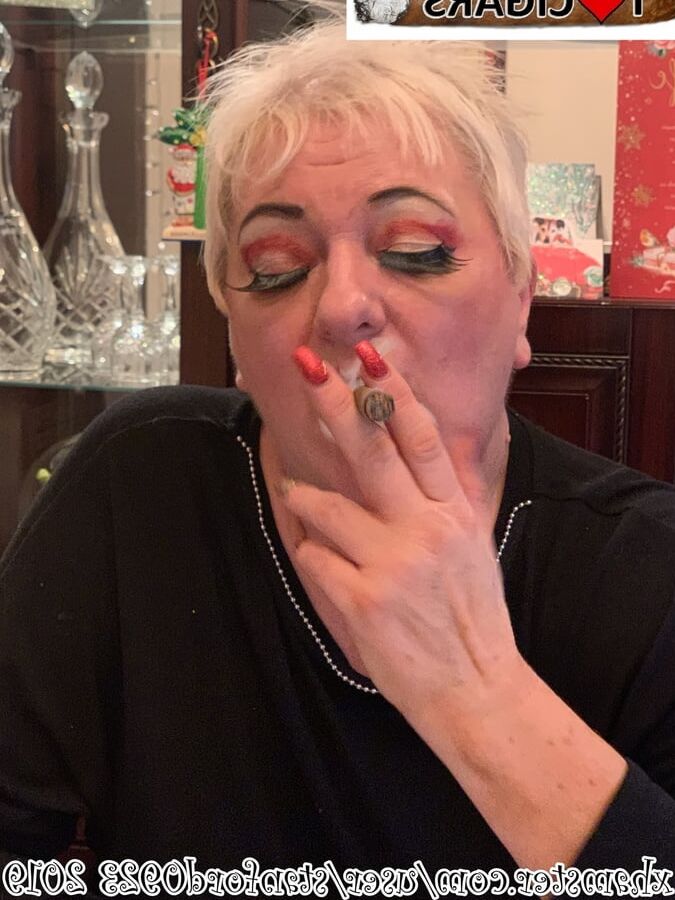 SMOKING XMAS DAY