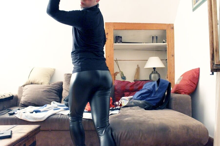 Latexpussycat, the androgynous leather bitch