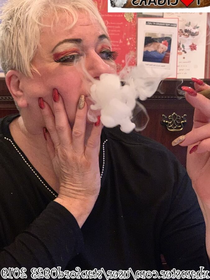 SMOKING XMAS DAY