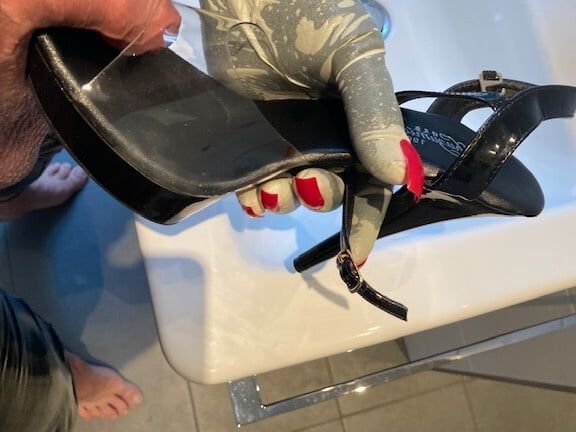 Long Nails Gloves and Transparent Sandals