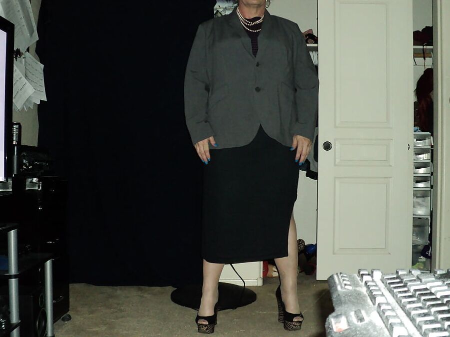 full fashioned stockings and outfits Cross-dresser feet