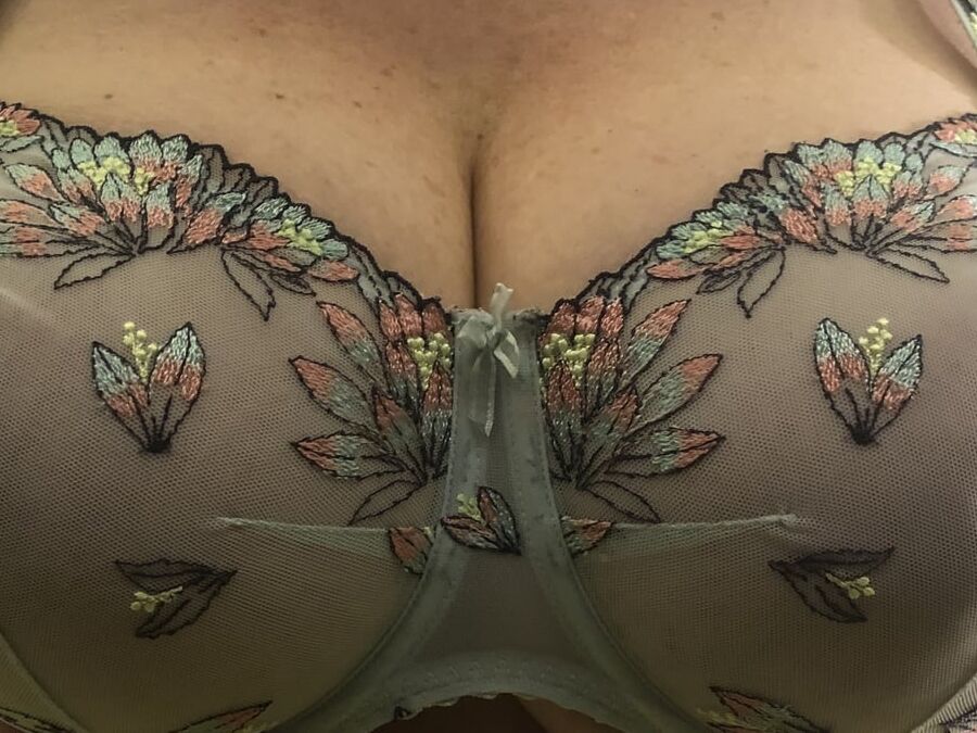 My wifes heavy big titts in bra