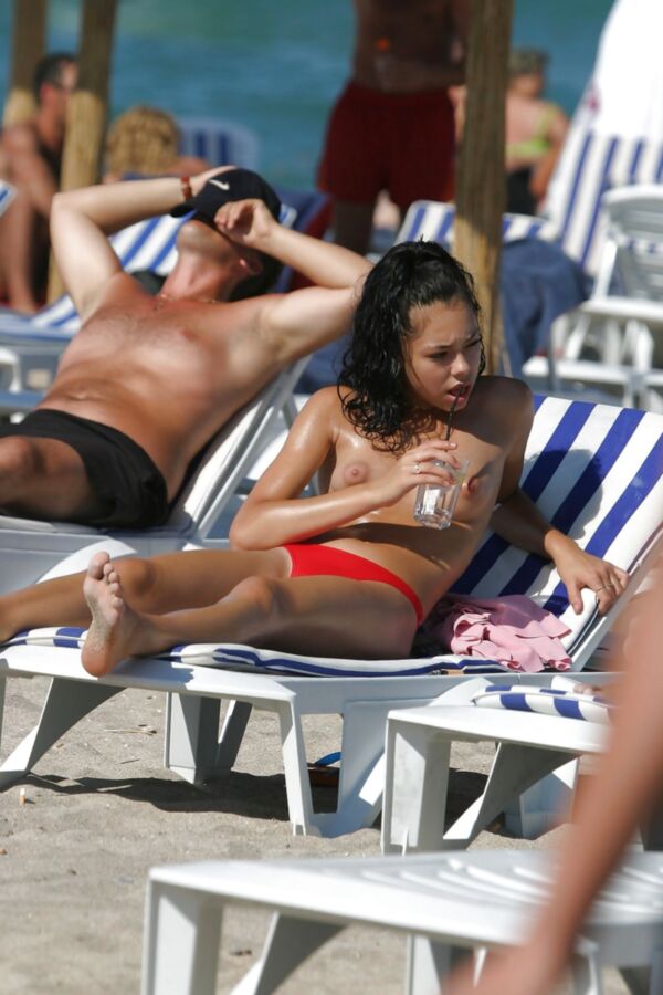 Candid Beach Pics