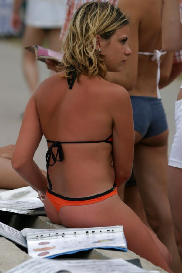 Candid Beach Pics