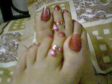 Foot feeding girls